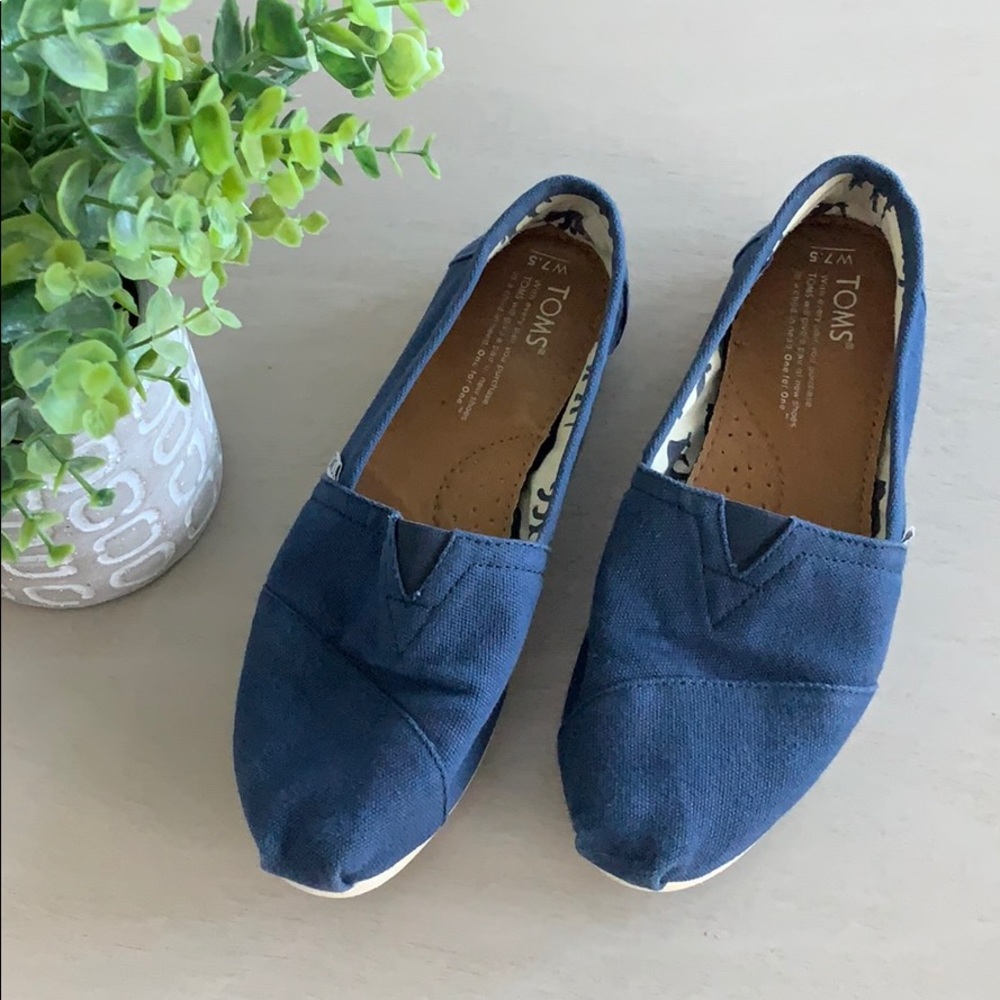 Navy Blue Classic Canvas Toms Flats Size 7.5W
